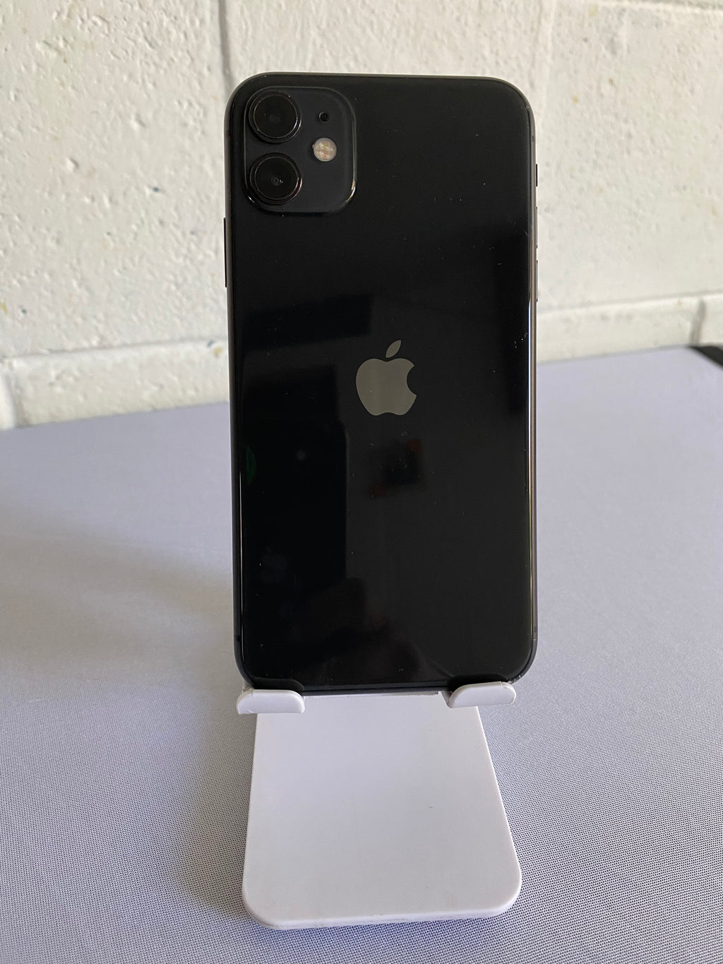 iPhone 11 - Condición Seminueva (Batería 100%)