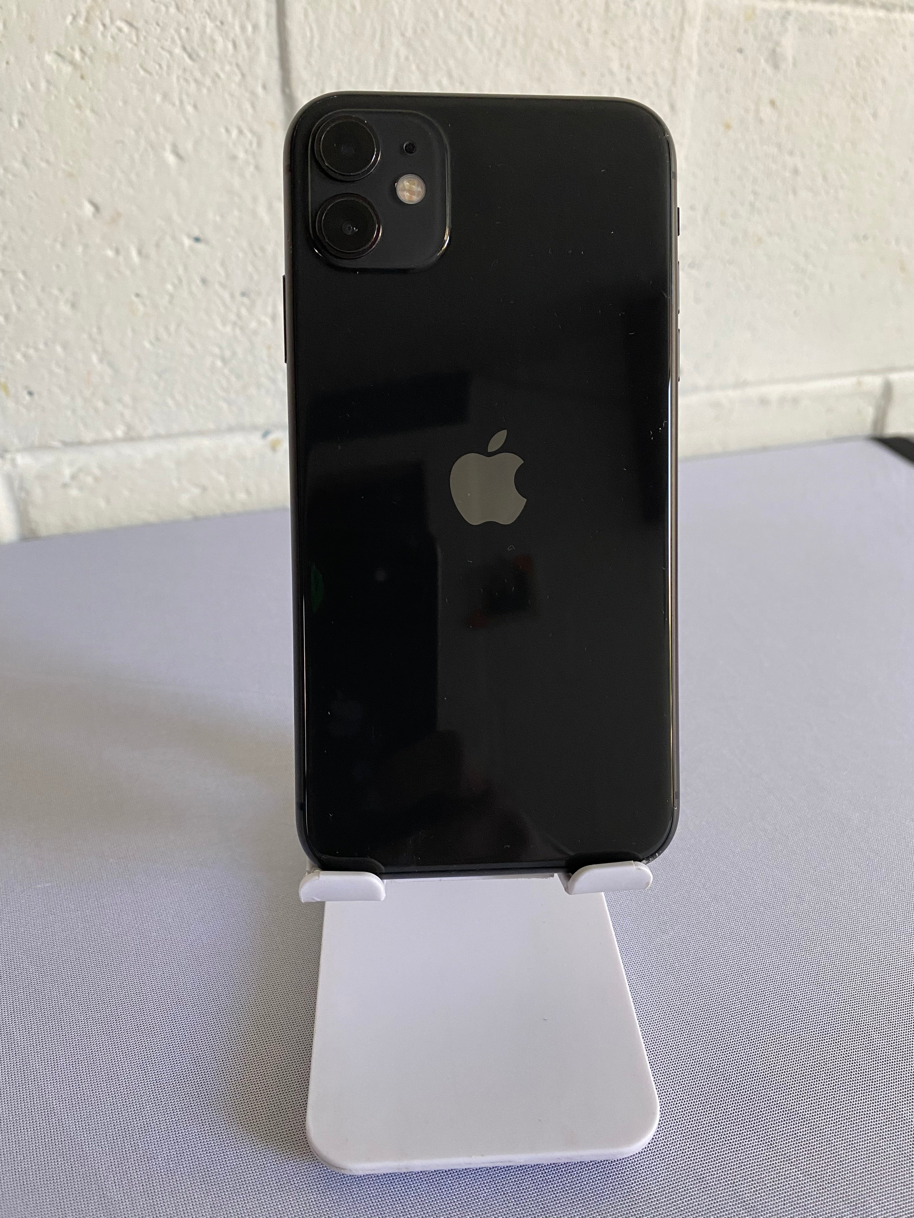 iPhone 11 - Condición Seminueva (Batería 100%)