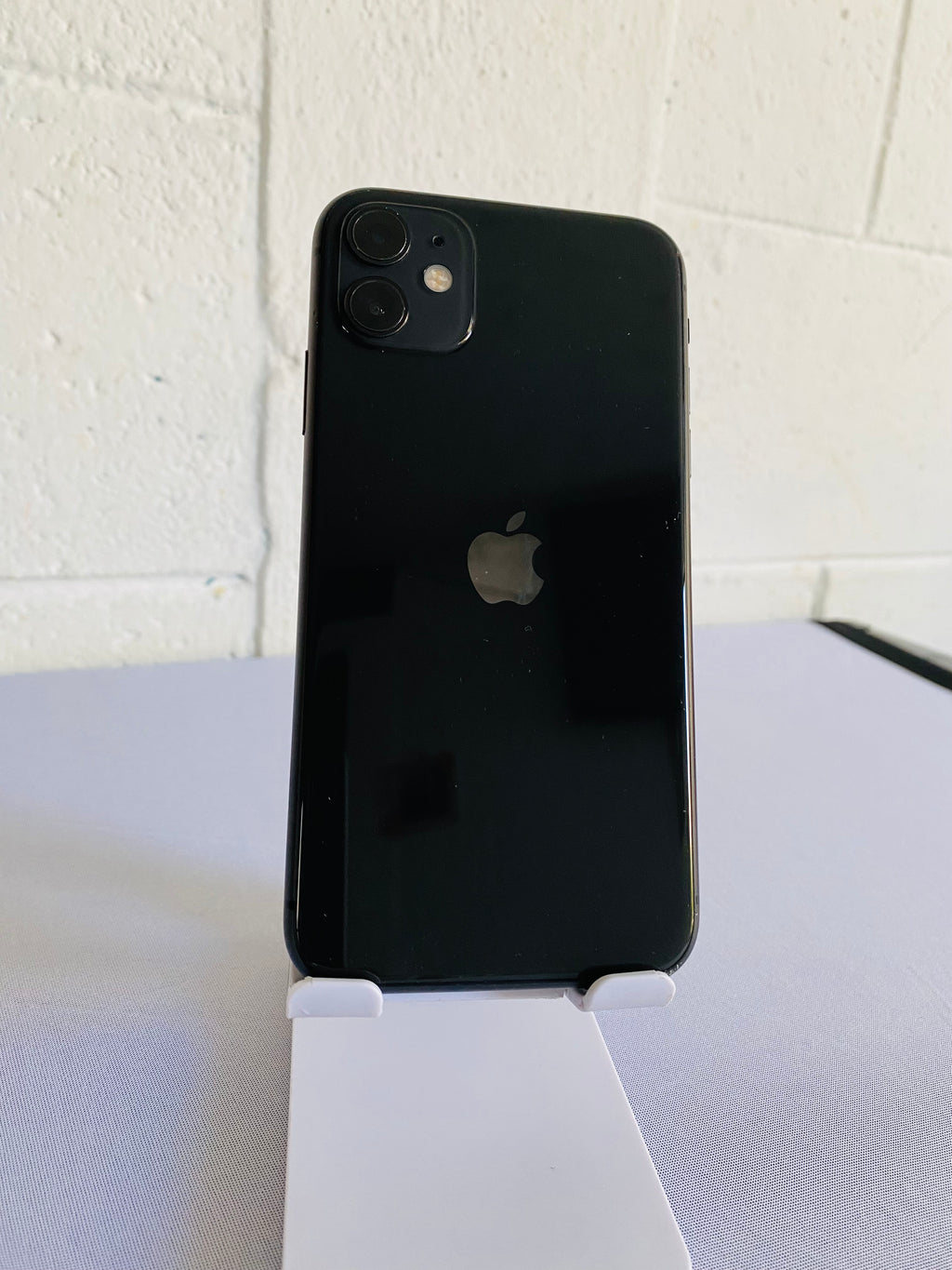 iPhone 11 - Condición Seminueva (Batería 100%)