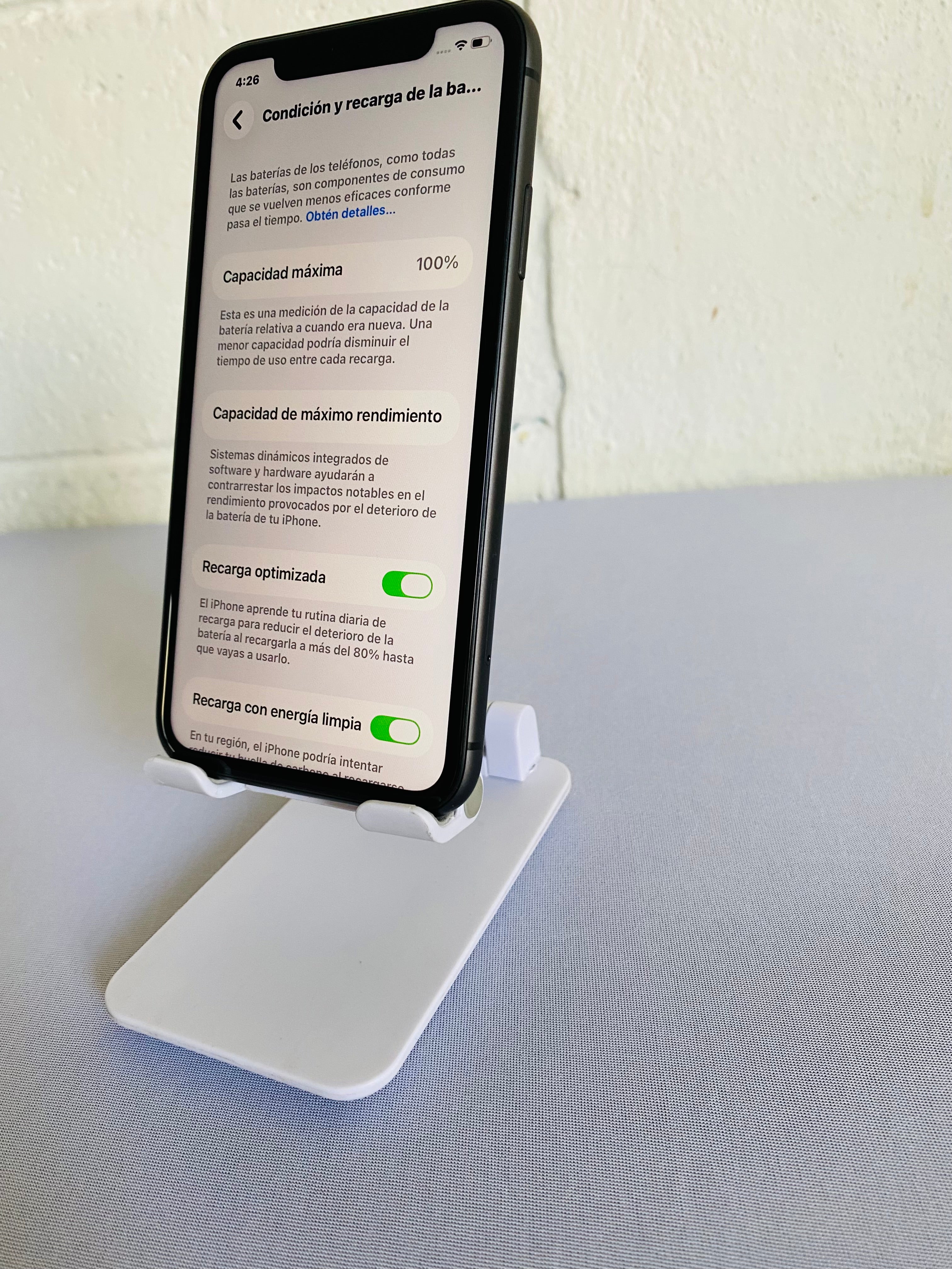 iPhone 11 - Condición Seminueva (Batería 100%)